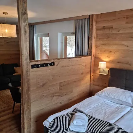 The At Apartmanhotel *